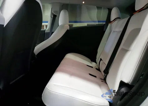 2024 Tesla Model Y z USA, uszkodzony, nr VIN 7SAYGDEE3RA311186